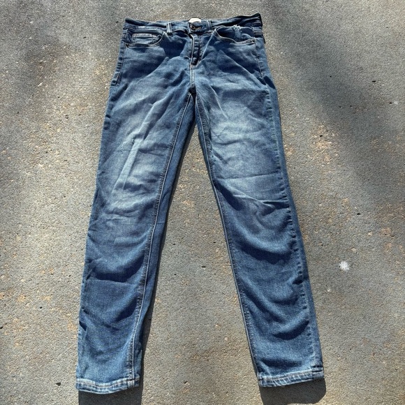 Sneak Peek Mid Rise Jeans - Size 9 - Picture 1 of 6